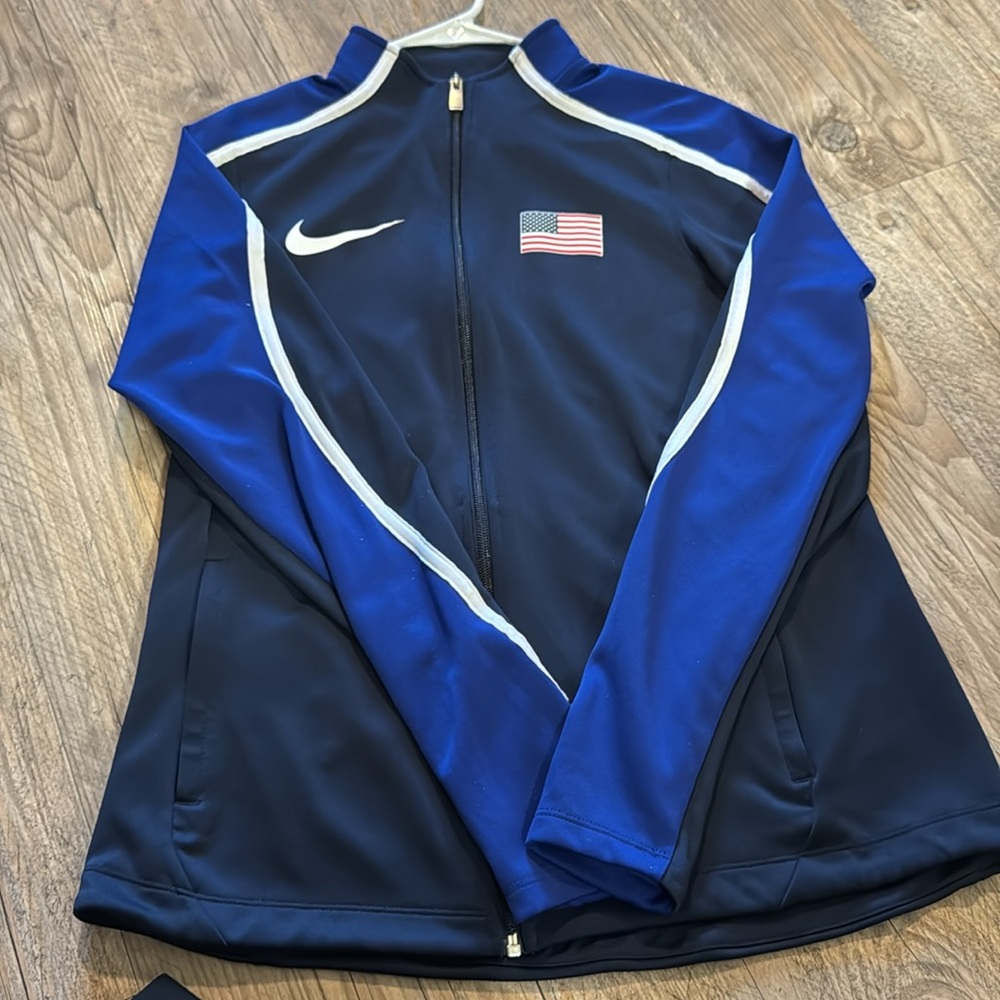Nike Women’s 2016 XL Team USA Jacket | also fits Men’s med. - Picture 4 of 4